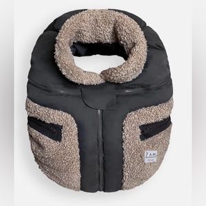 7AM enfant CAR SEAT COCOON - TEDDY APPLIQUÉ

Color:
Oatmeal Smokey